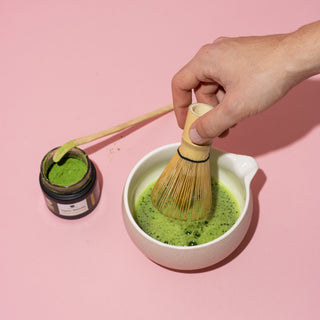 Matcha kom met bezemhouder