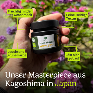 Die Vorteile unseres BIO Ceremonial Matcha Masterpiece Tees: Fruchtig milder Geschmack, leuchtend grüne Farbe, löst sich gut auf und eine feine, seidige Textur. 